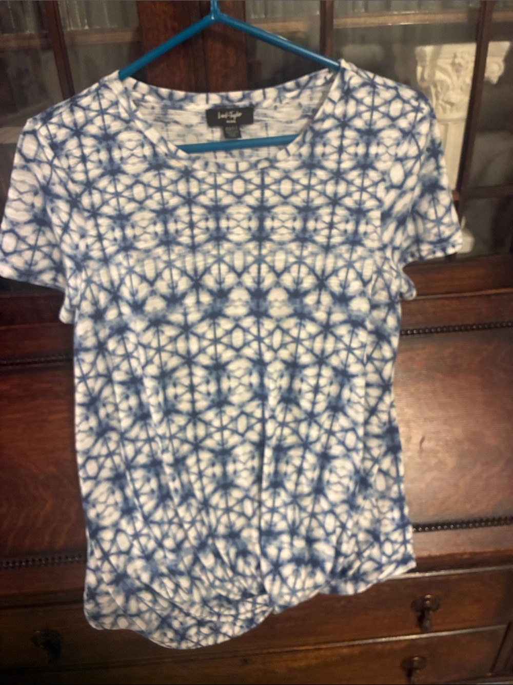 Lord & Taylor White and Blue Tie-Dye Short Sleeve Tee